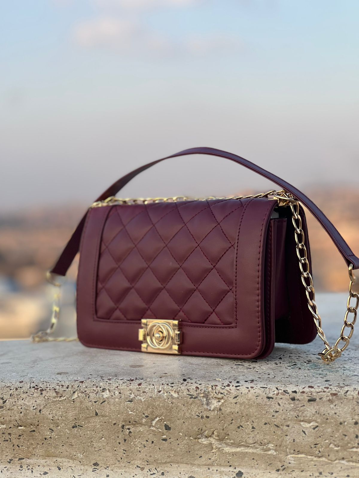 BINOBAGS Elegant Quilted Crossbody Bag with Gold Chain